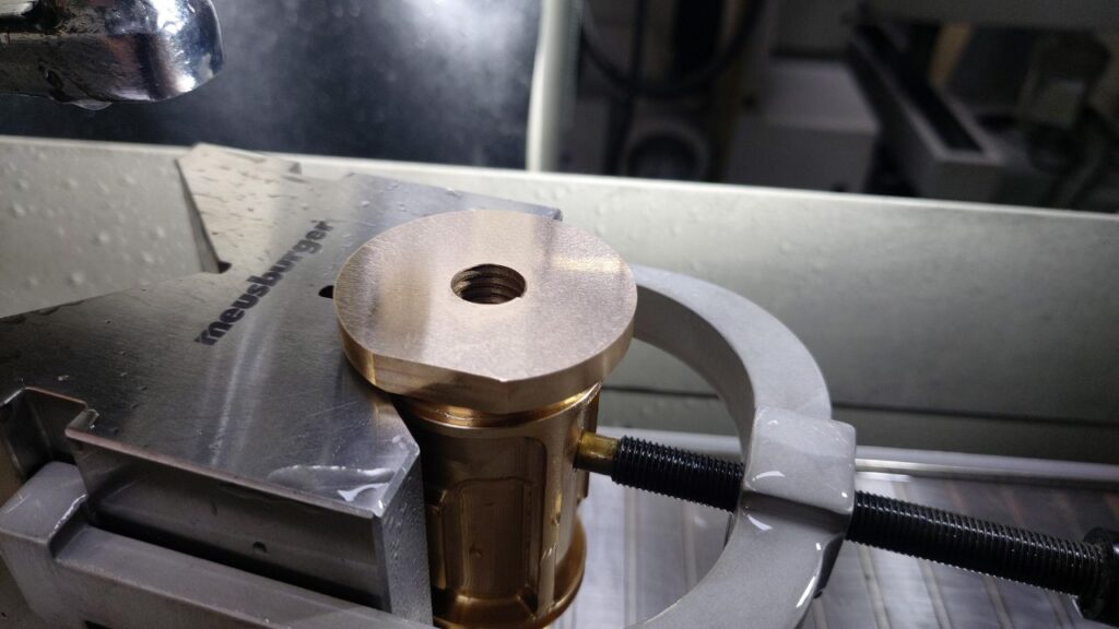 Grinding of beryllium